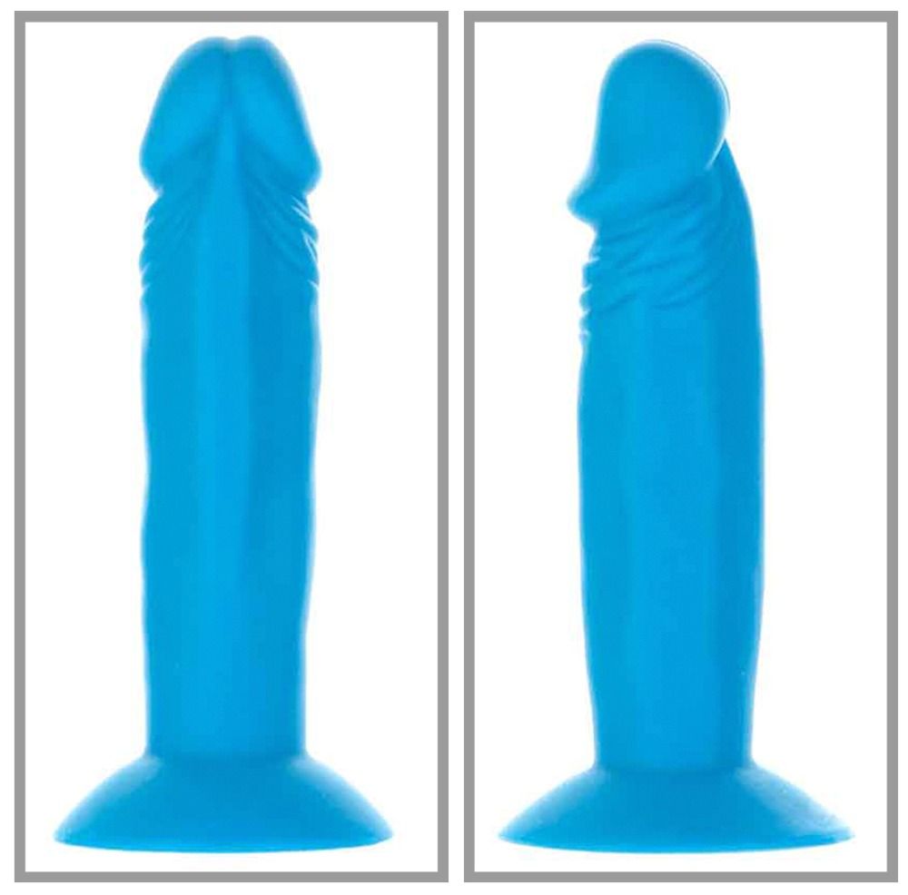 Mini dildo blu con ventosa, in due viste: frontale e laterale. Il dildo ha una superficie scanalata.
