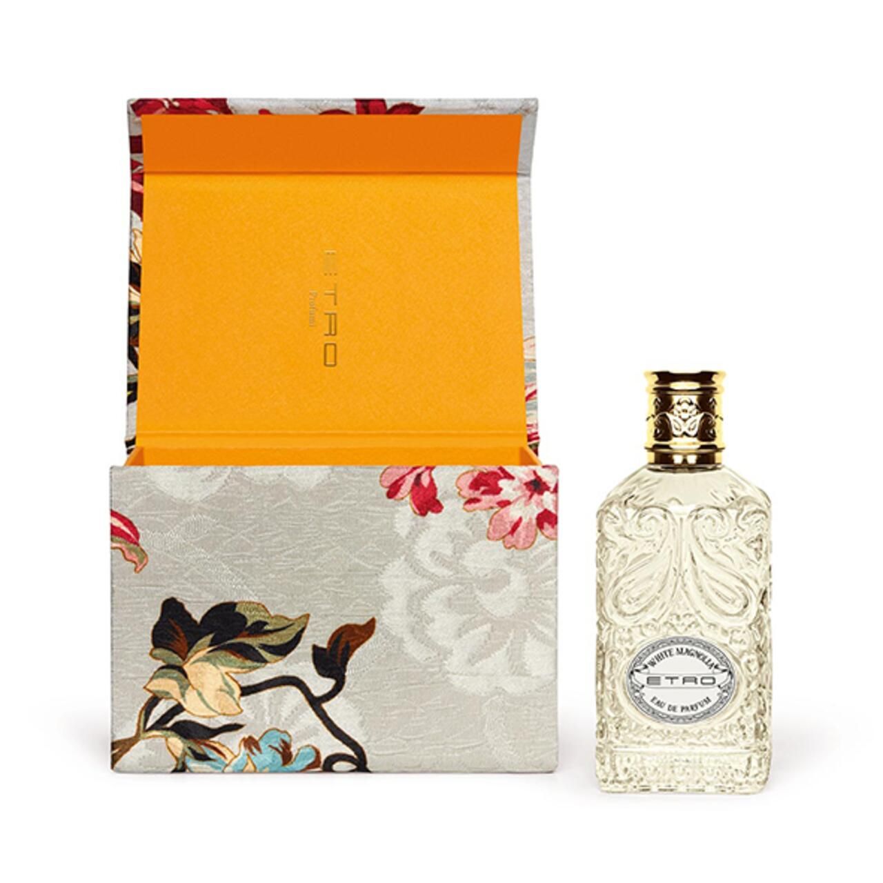 Etro White Magnolia EdP Nat. Spray e scatola aperta. Flacone accanto alla scatola. Scatola con motivi floreali.
