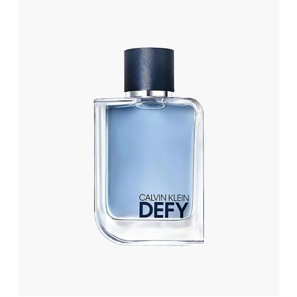 Flacone Calvin Klein Defy Eau de Toilette. Flacone quadrato, vetro blu, tappo nero. Scritta Defy.