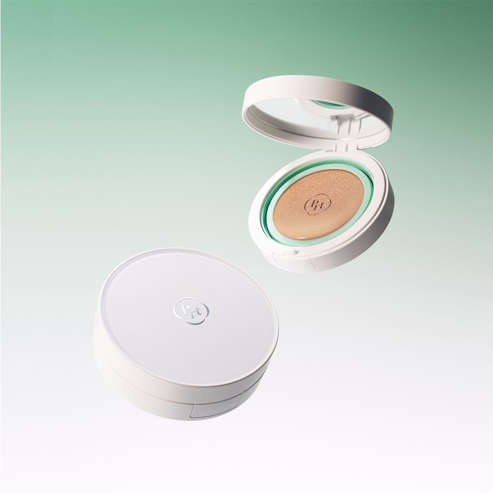 Due confezioni bianche PURITO Centella BB Cushion, una aperta, una chiusa. Specchio e spugna visibili.