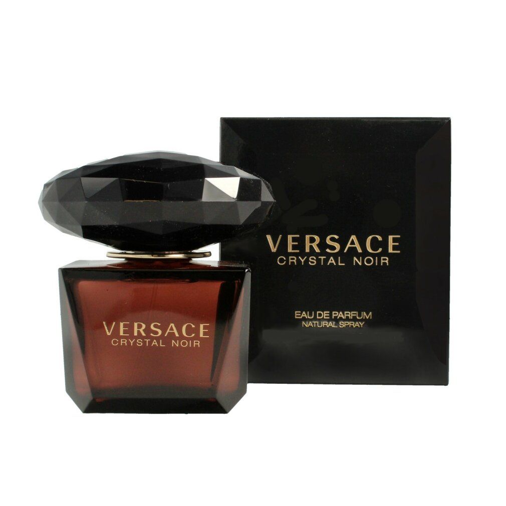Versace Crystal Noir Eau de Parfum. Flacone e confezione neri. Logo dorato sulla confezione.