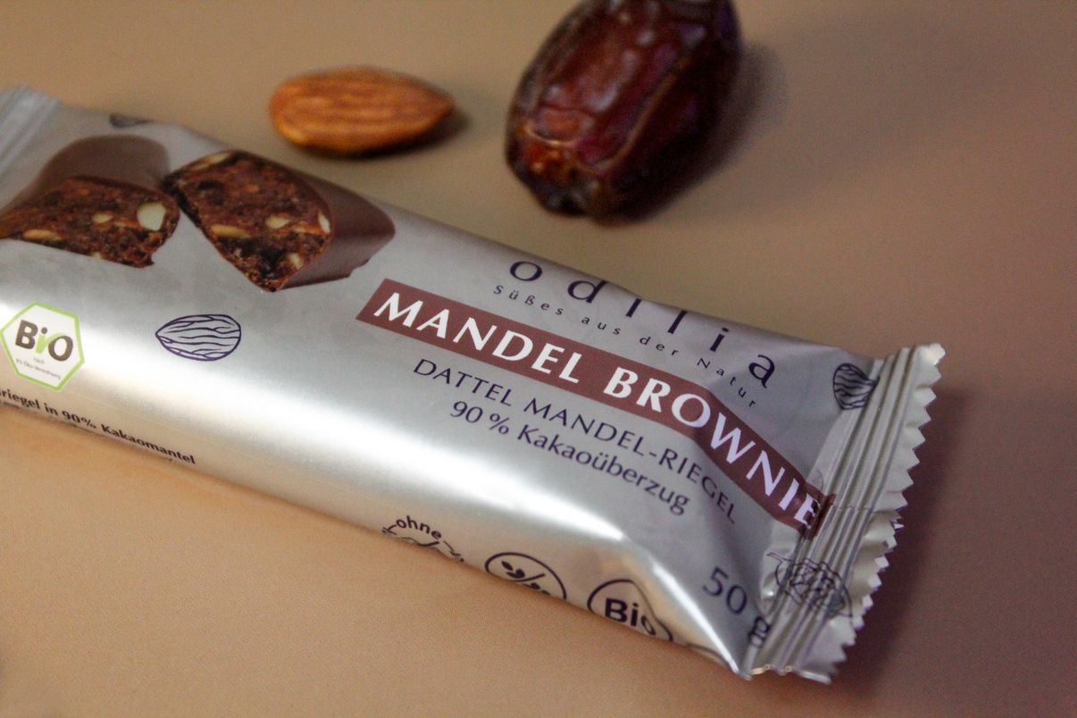 odilia Mandel Brownie Barretta biologica ai datteri e mandorle