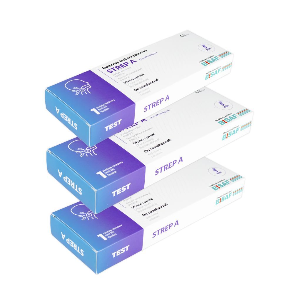 Tre kit di test impilati leggermente inclinati. Scritte: STREP A, BISAF, marchio CE. Per autotest.
