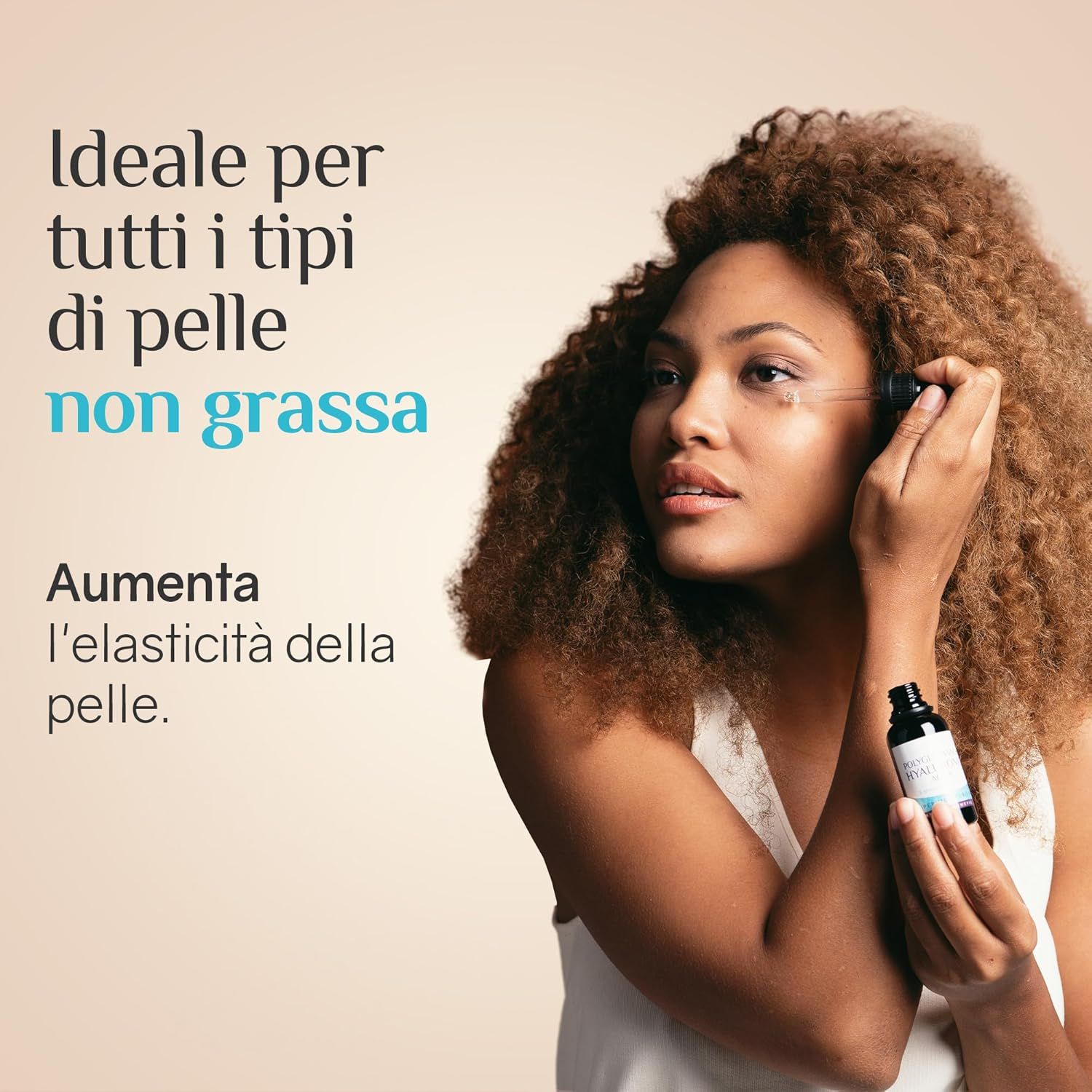 Donna che tiene in mano un flacone di siero. Testo: Ideale per tutti i tipi di pelle non grassa. Aumenta l'elasticità della pelle.