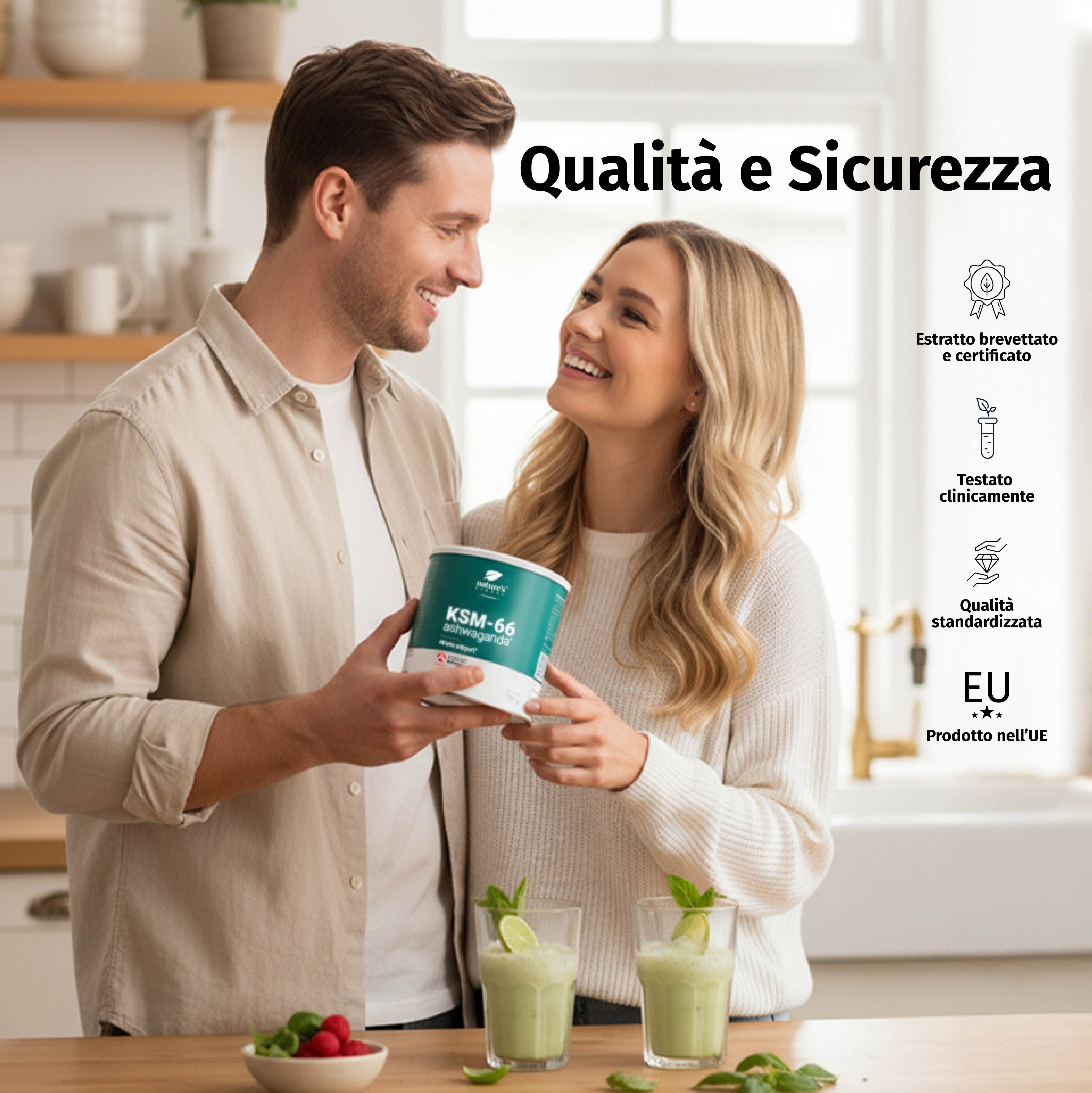 Coppia tiene barattolo KSM-66 ashwagandha. Due bicchieri di bevanda verde. Testo: Qualità e Sicurezza. Certificazioni: Extratto brevettato, Testato clinicamente, Qualità standardizzata, EU.