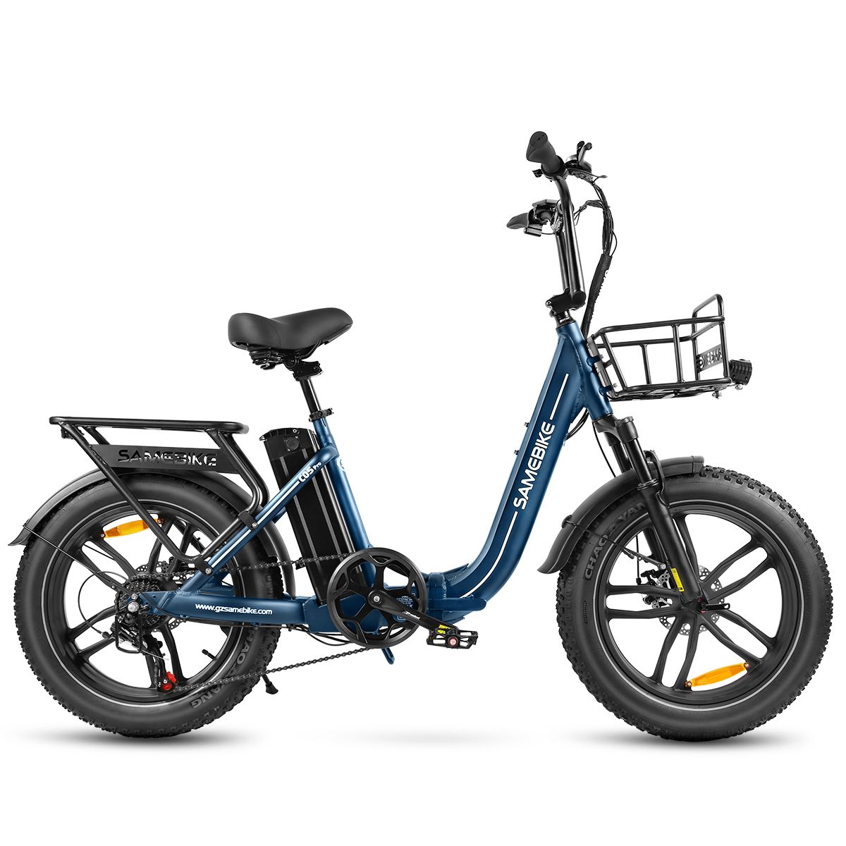 E-bike SAMEBIKE C05 Pro blu. Pneumatici neri, cestino, portapacchi. Marchio SAMEBIKE visibile.