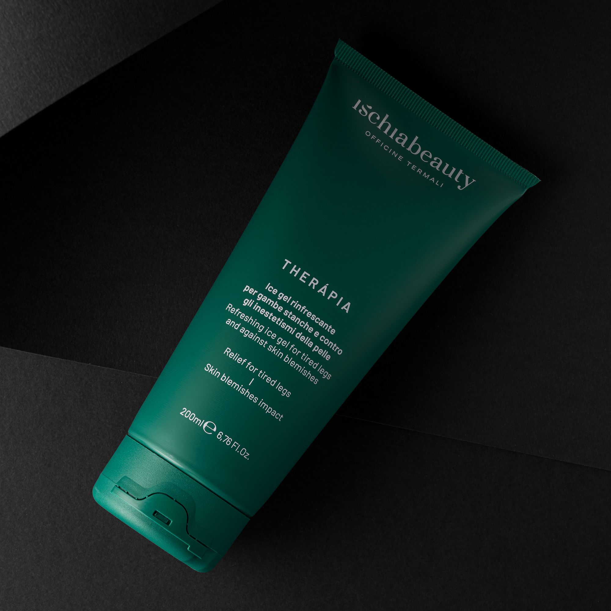 Tubo verde con testo. Marchio: ischiabeauty. Nome prodotto: THERAPIA. Testo in italiano e inglese. 200ml.