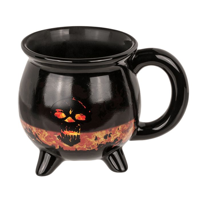 Tazza in ceramica nera a forma di calderone con manico e tre piedi. Design teschio e fiamme.