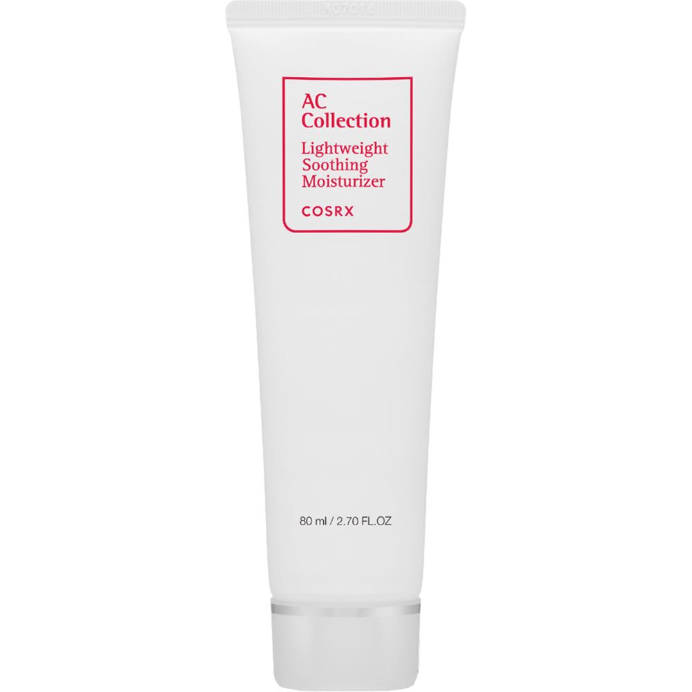 Tubo bianco con etichetta rossa. Scritta: AC Collection, Lightweight Soothing Moisturizer, COSRX. In basso: 80 ml / 2.70 FL.OZ.