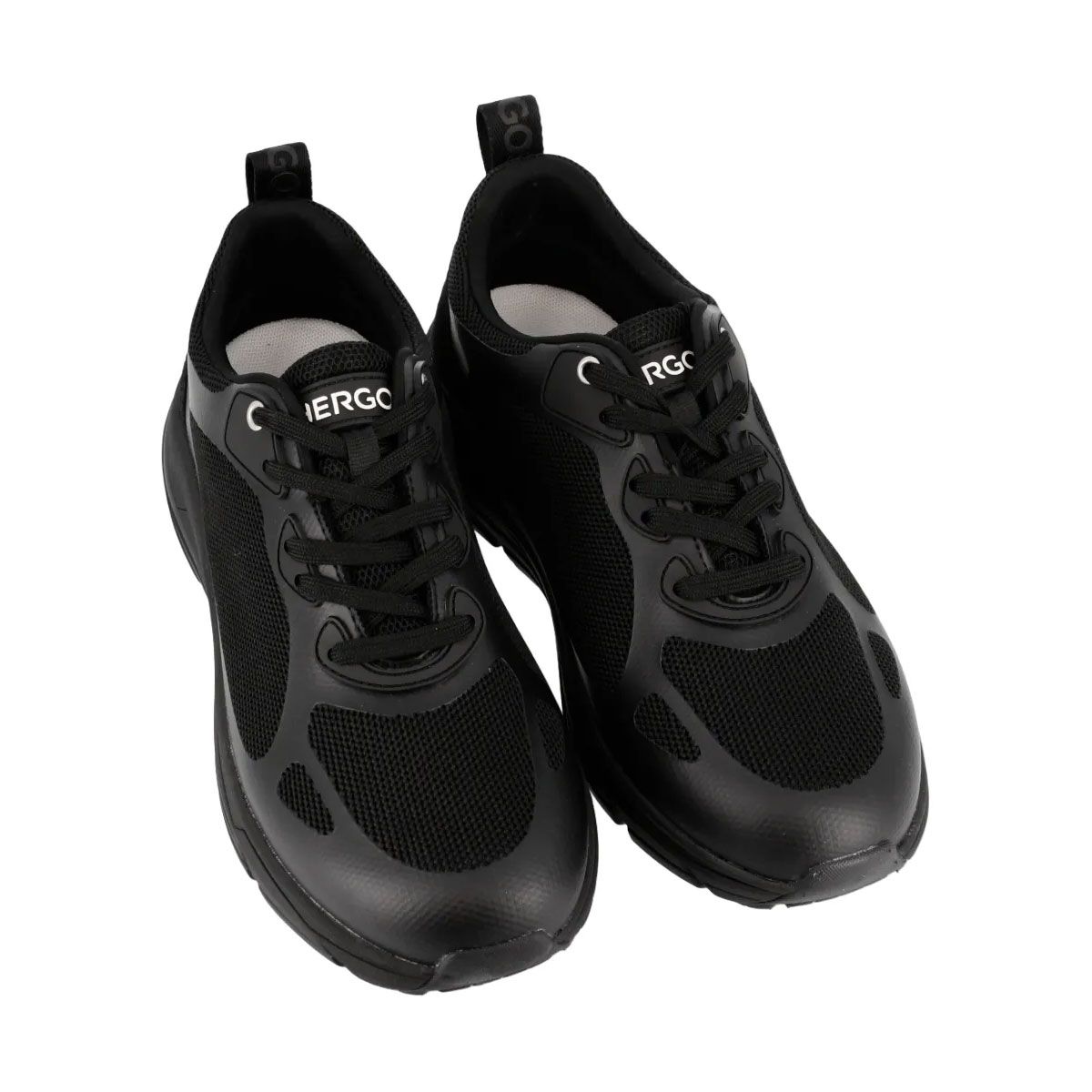 Sneakers nere con lacci. Inserti in mesh e la scritta "ERGO" sono visibili.
