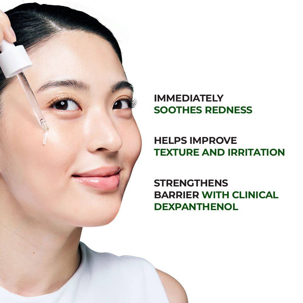 Viso di donna con applicatore di siero. Testo: Lenisce arrossamenti, migliora la texture della pelle, rafforza la barriera cutanea con Dexpanthenol.