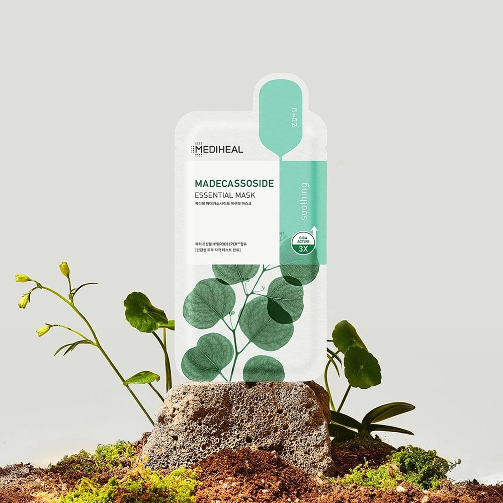 Maschera viso MEDIHEAL Madecassoside Essential. Confezione bianca con dettaglio verde. Testo: Madecassoside Essential Mask, Cica Active 3X.