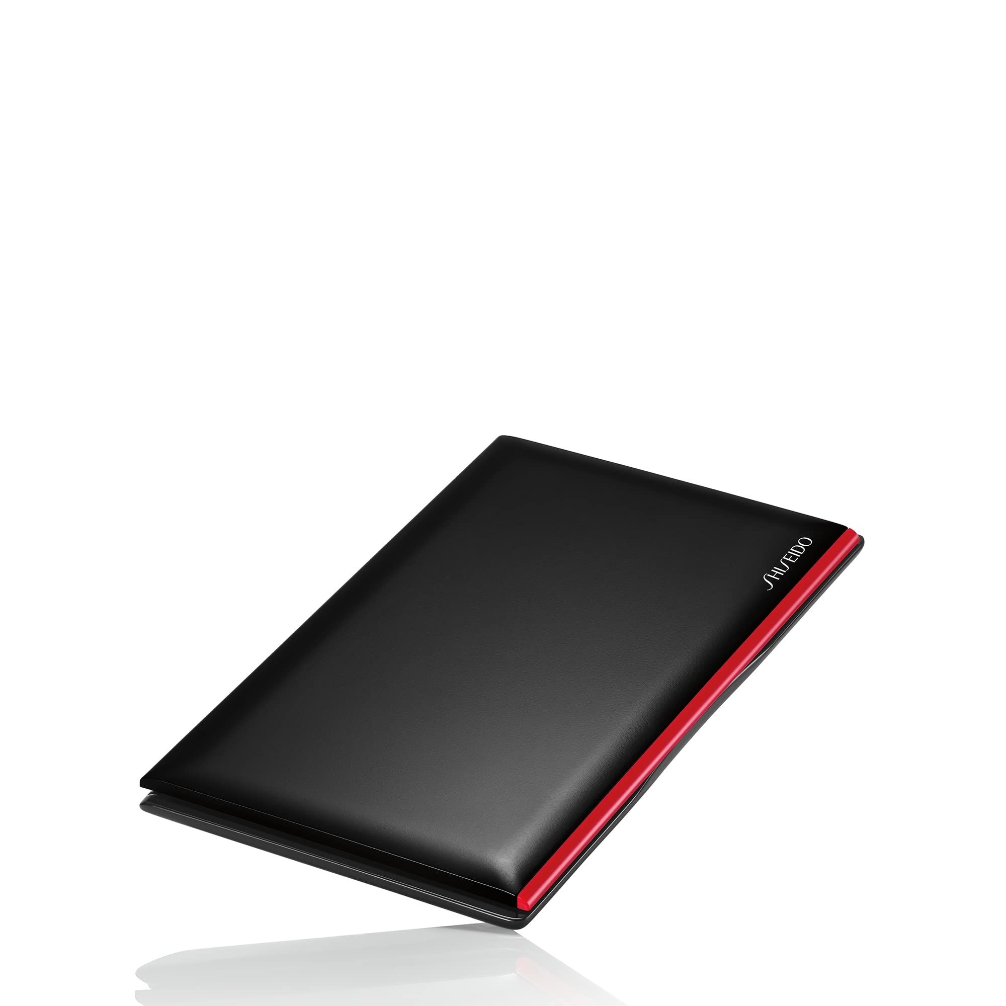 Astuccio nero rettangolare con dettaglio rosso. Marchio Shiseido.