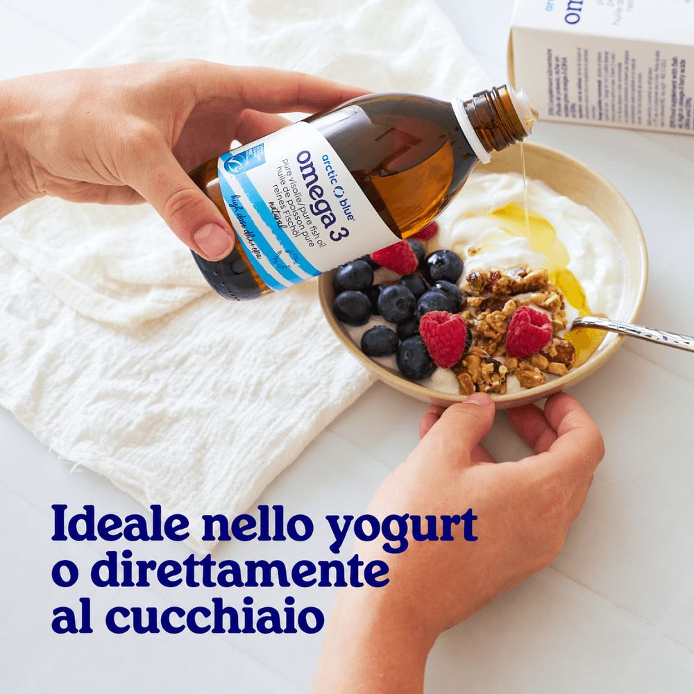 Flacone di olio di pesce omega-3 con elenco delle caratteristiche e dei vantaggi del prodotto.