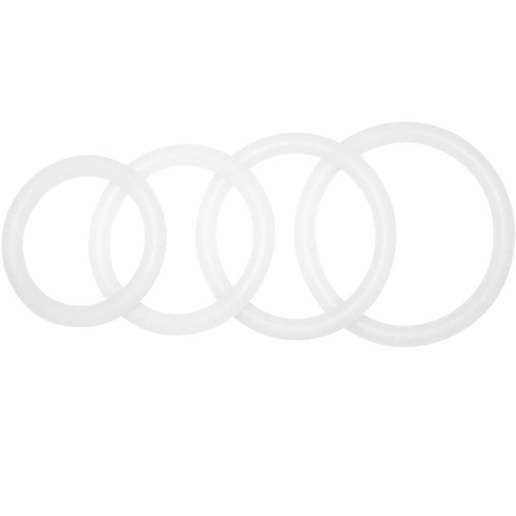 Quattro anelli penieni trasparenti di diverse dimensioni. Anelli affiancati.