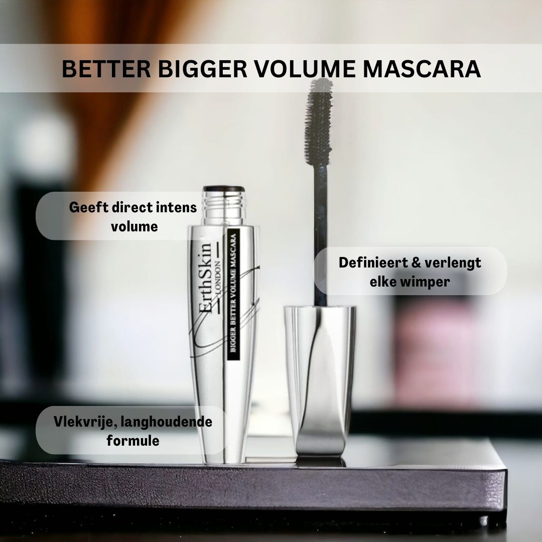 Tubo mascara con spazzola. Tubo argentato con spazzola nera. Testo: 'Bigger Better Volume Mascara'.