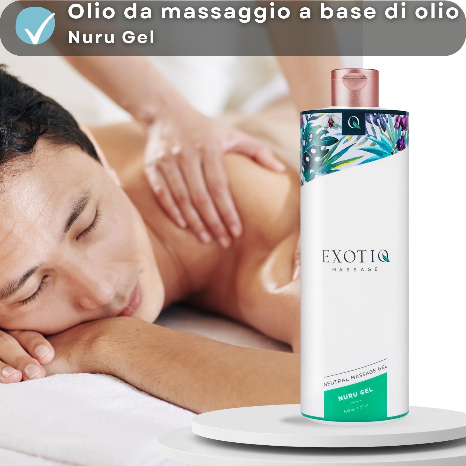 Uomo riceve un massaggio. Flacone bianco. Scritta: EXOTIQ MASSAGE. Tappo rosa.