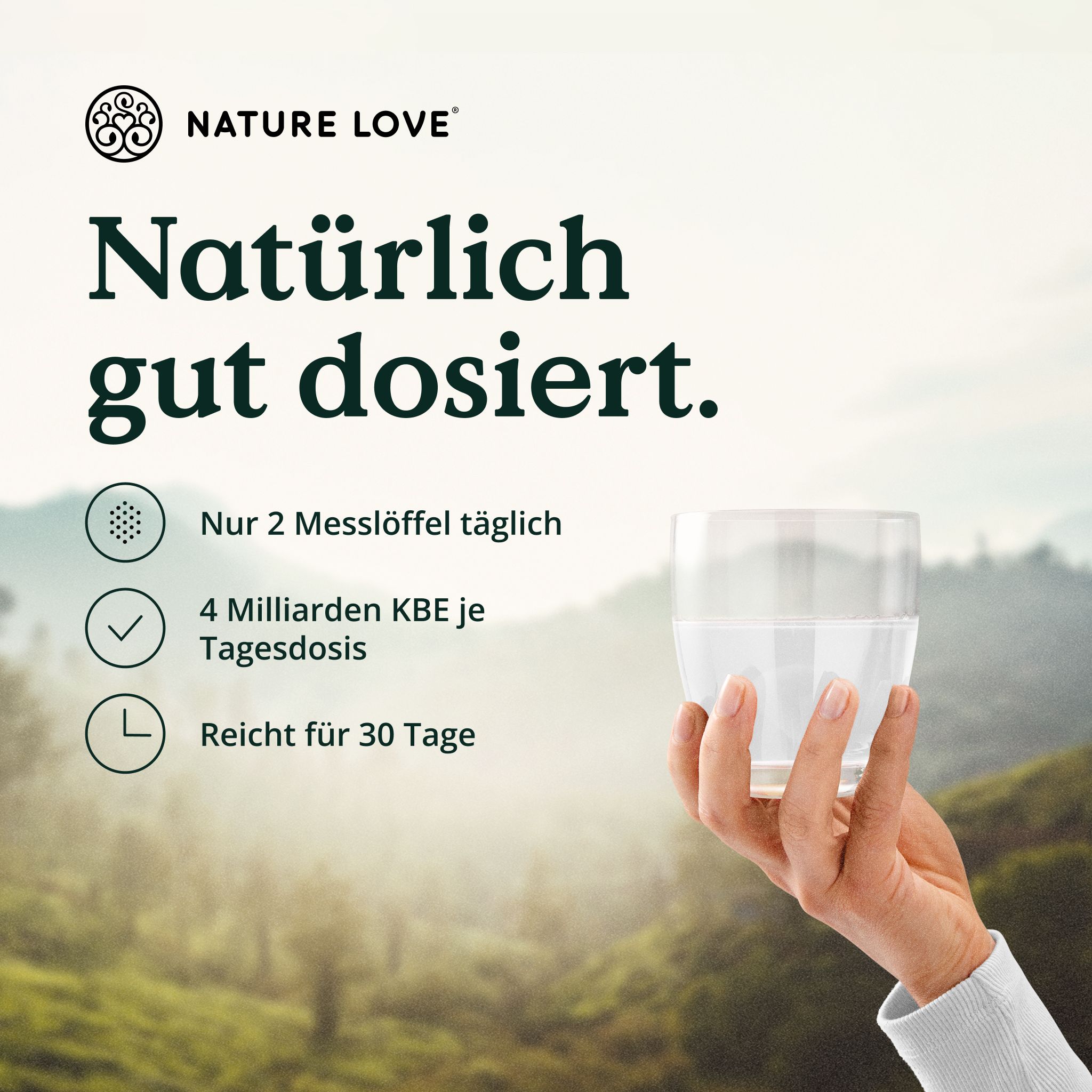 Mano che tiene un bicchiere d'acqua, con testo: Naturalmente ben dosato. Solo 2 misurini al giorno.