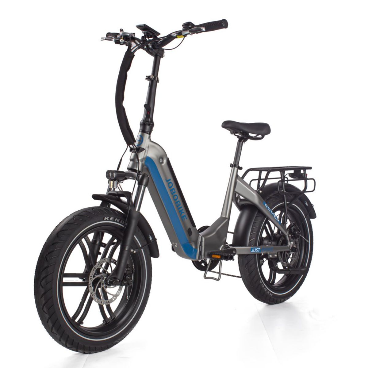 E-bike grigio-blu con pneumatici neri. Logo JOBOBIKE sul telaio. Portapacchi. Pneumatici Kenda.