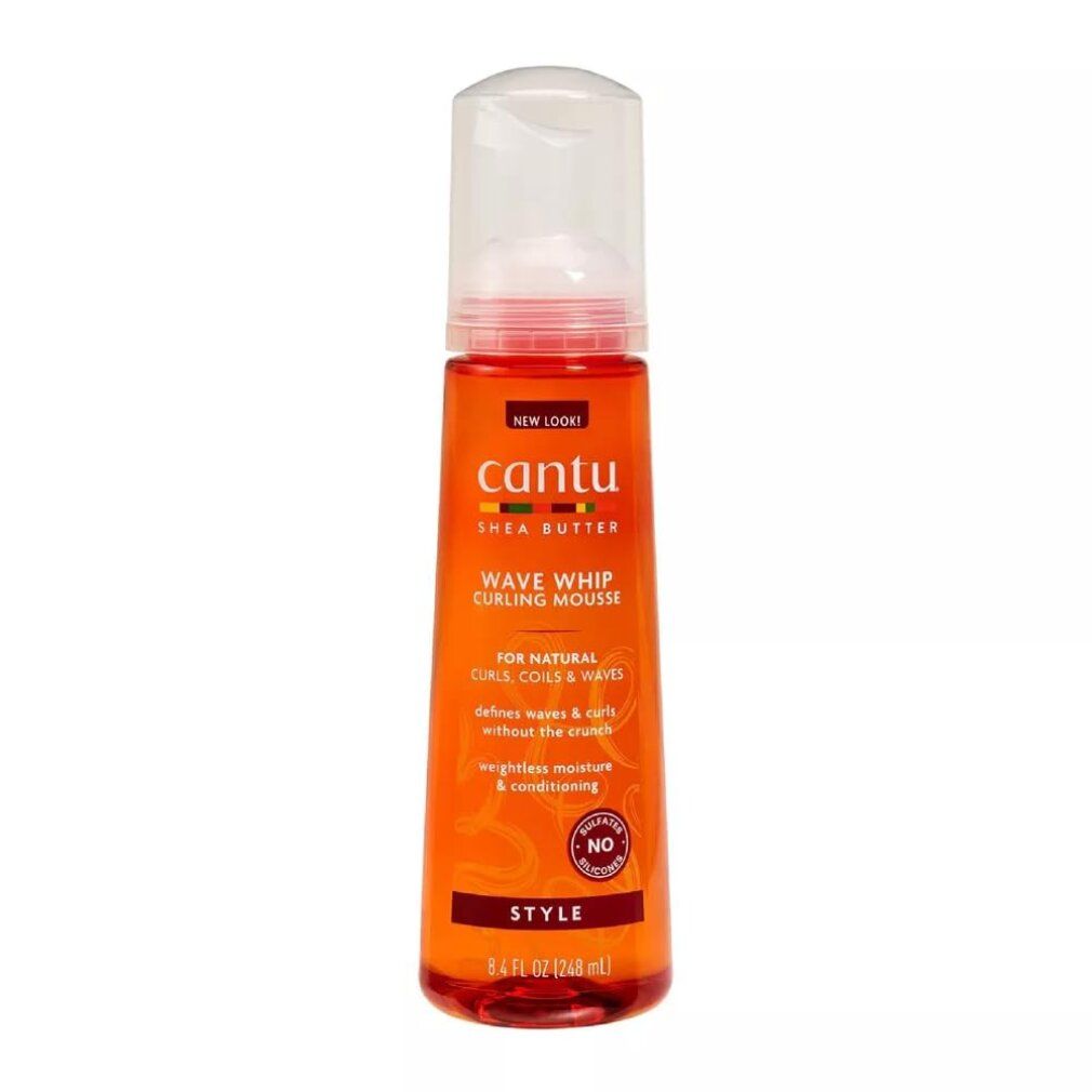 Flacone arancione di mousse ondulante Cantu Shea Butter Wave Whip con dispenser.