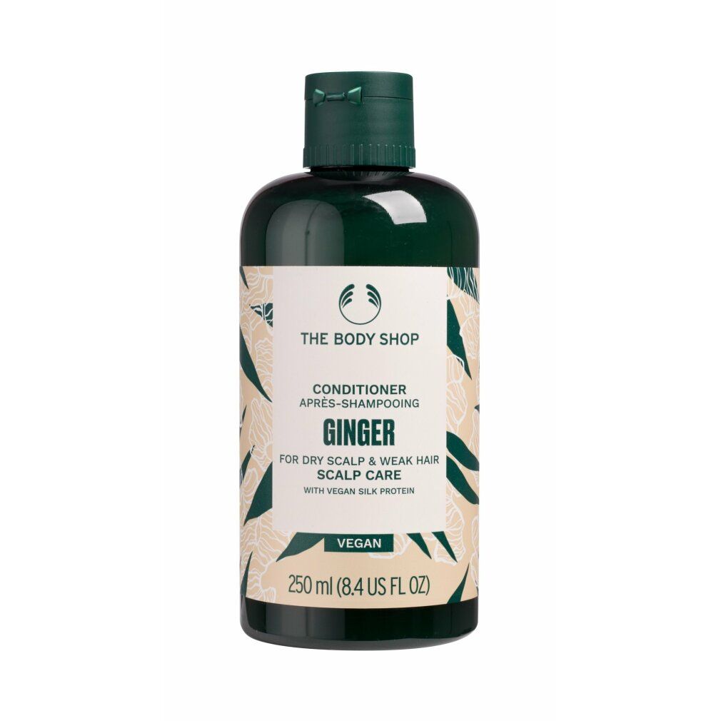 Flacone verde con tappo verde. Etichetta con nome prodotto e motivo a foglie. Testo: "CONDITIONER GINGER SCALP CARE". Vegano.