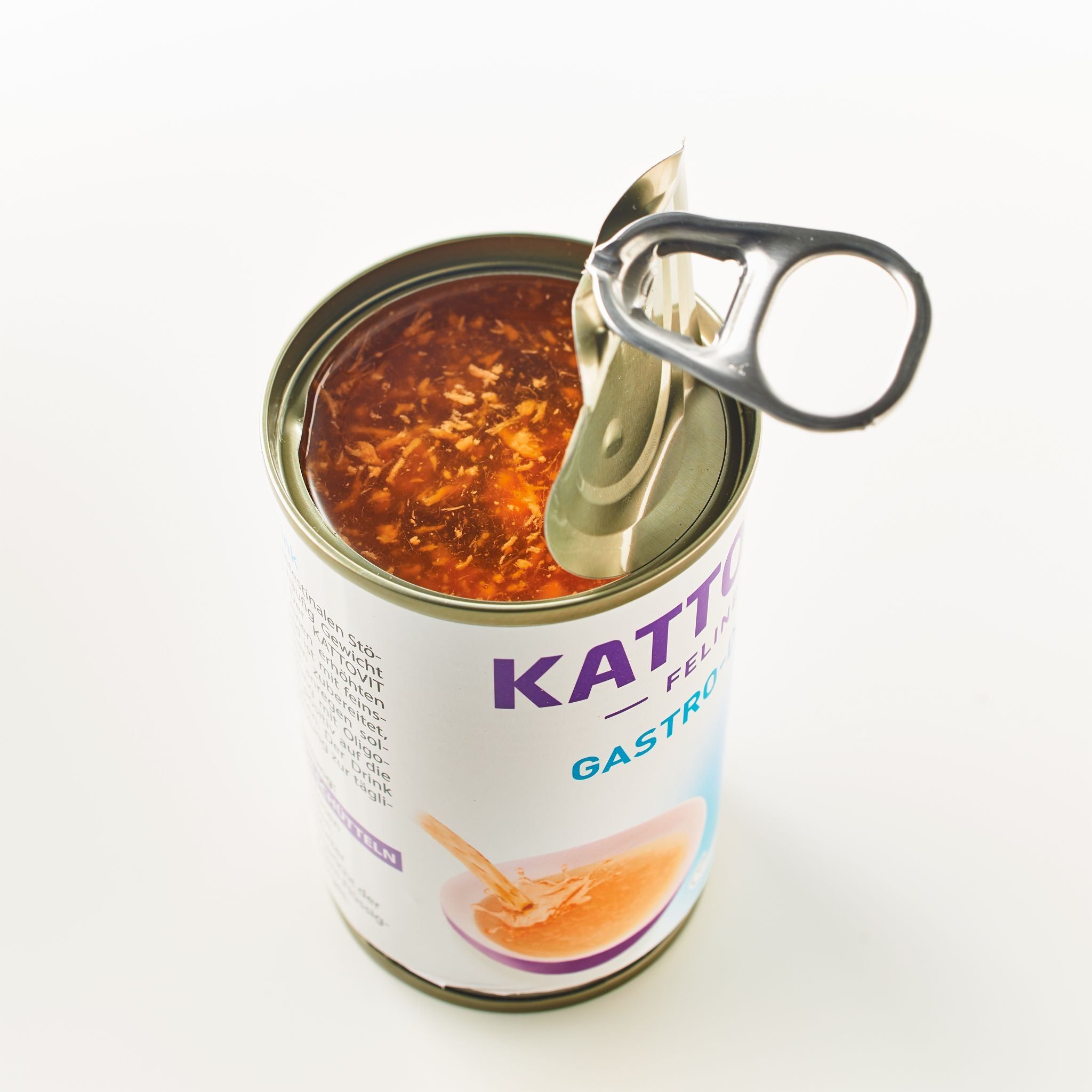Lattina KATTOVIT Gastro-Drink aperta. Vista interna con liquido e pezzetti. Linguetta visibile.