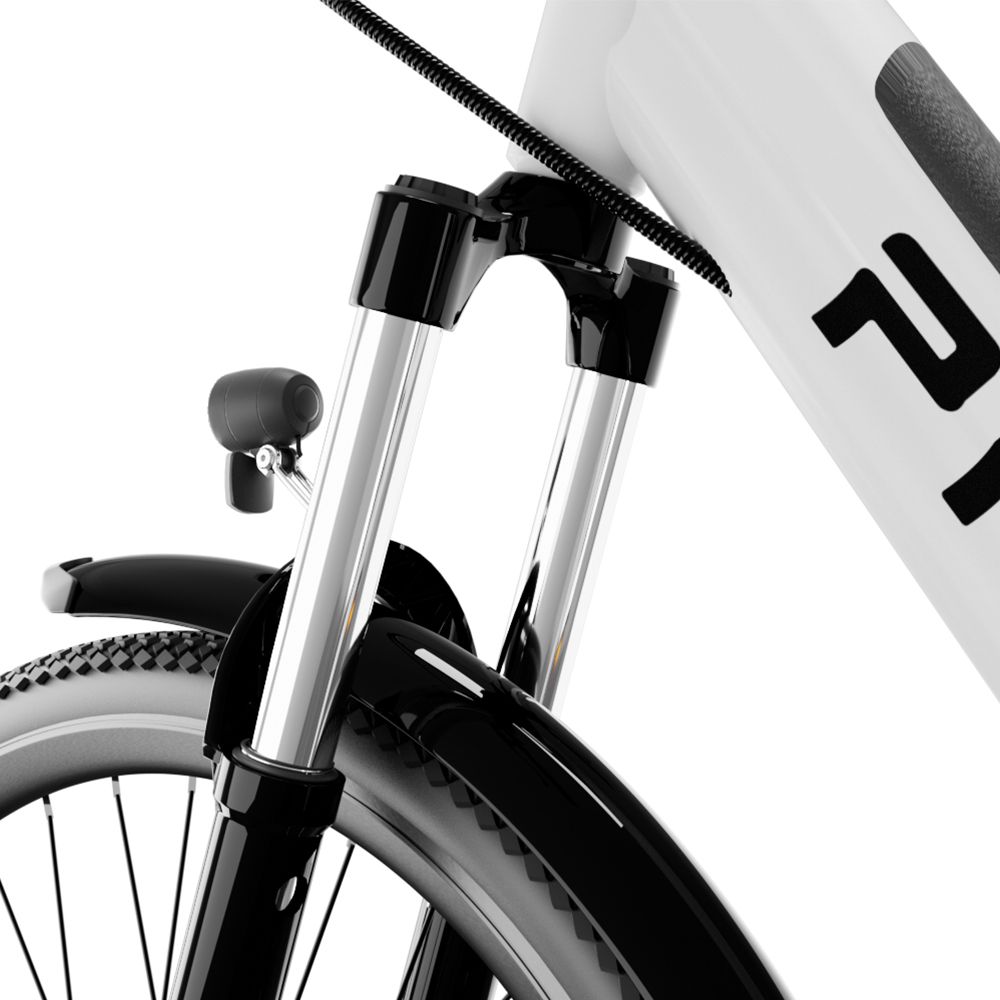 Primo piano della parte anteriore di una e-bike bianca. Forcella, parafango e faro neri.