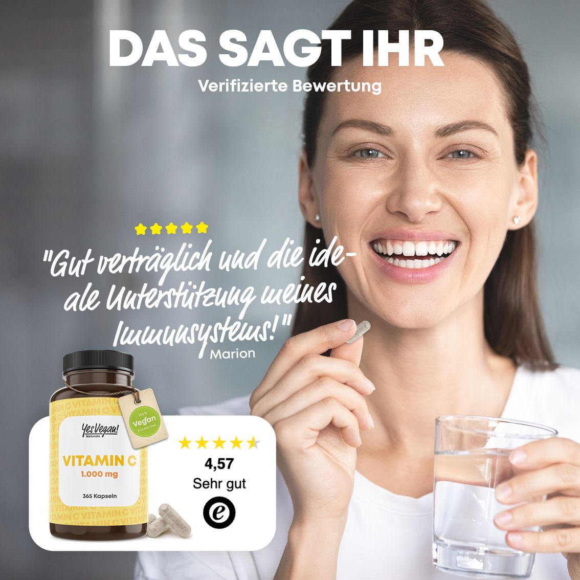 Donna tiene una capsula di Vitamina C. Flacone sullo sfondo. Recensione verificata.
