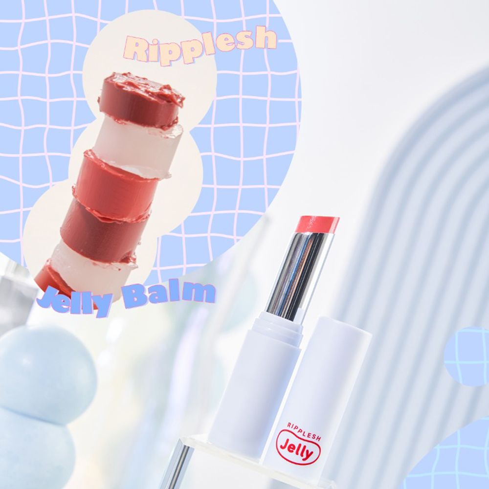 Stick di balsamo labbra accanto a stick di balsamo tagliati. Stick bianco con logo Jelly rosso.