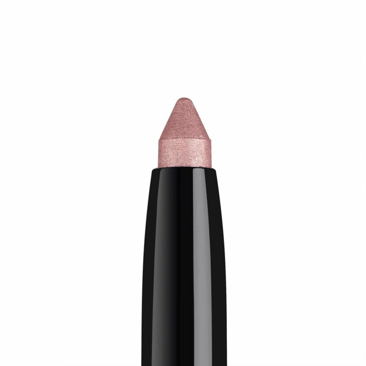 Primo piano di Artdeco High Performance Eyeshadow Stylo. Matita nera con ombretto rosa. Punta della matita.