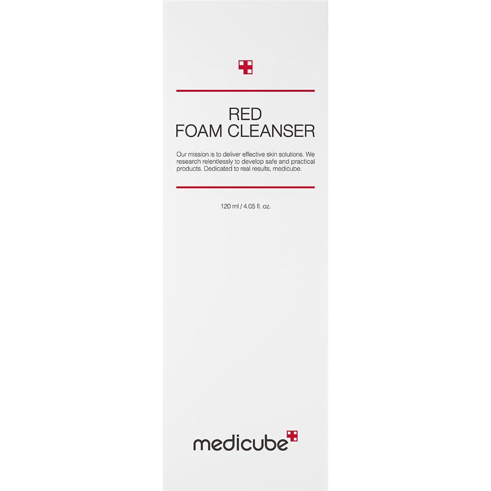 Confezione bianca con testo rosso: RED FOAM CLEANSER. Marchio: medicube. Testo: 120 ml / 4.05 fl. oz.