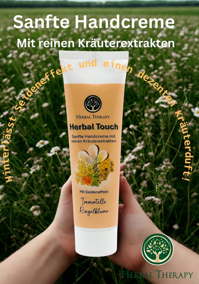 Mani che tengono un tubetto di crema. Testo: Herbal Therapy, Herbal Touch, Sanfte Handcreme mit Kräuterextrakten. Sfondo: prato fiorito.