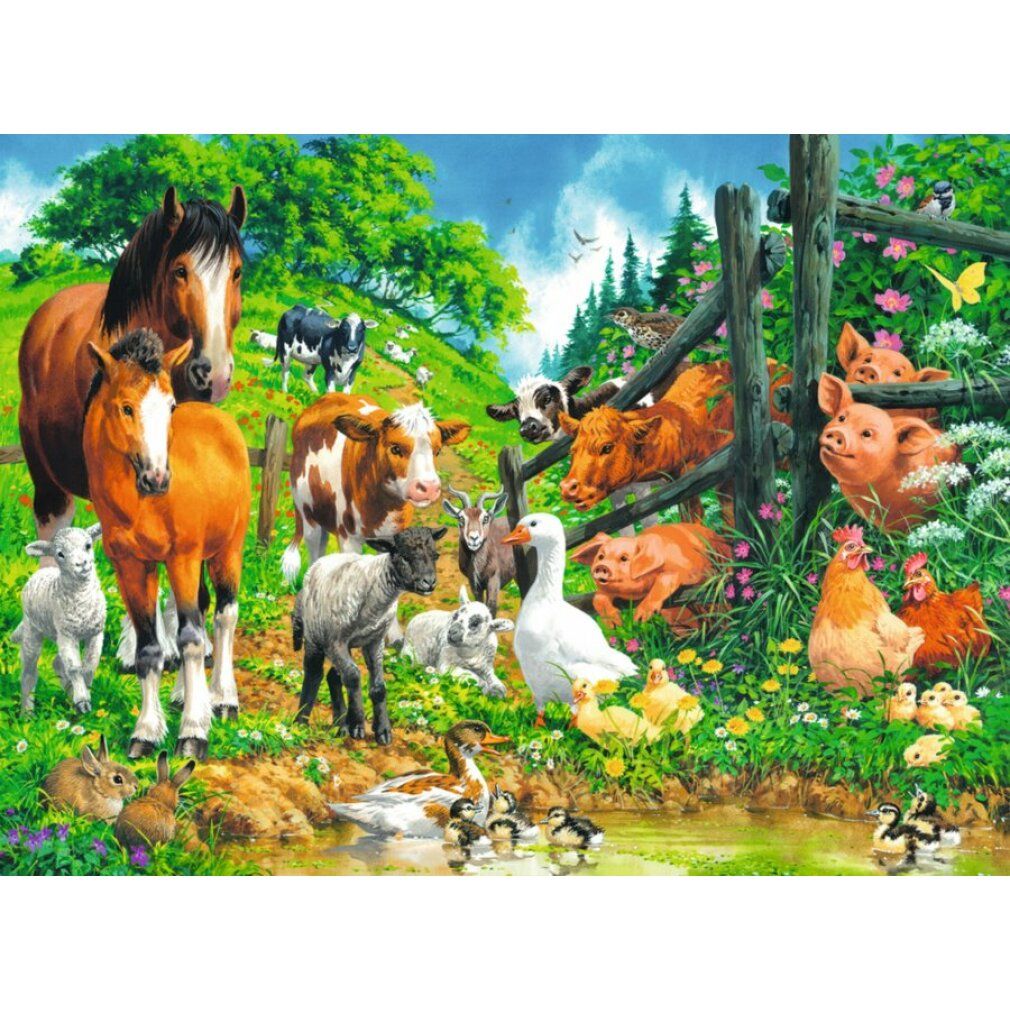Puzzle completato con animali. Cavalli, mucche, pecore, maiali, galline e anatre. Paesaggio con recinzione e acqua.