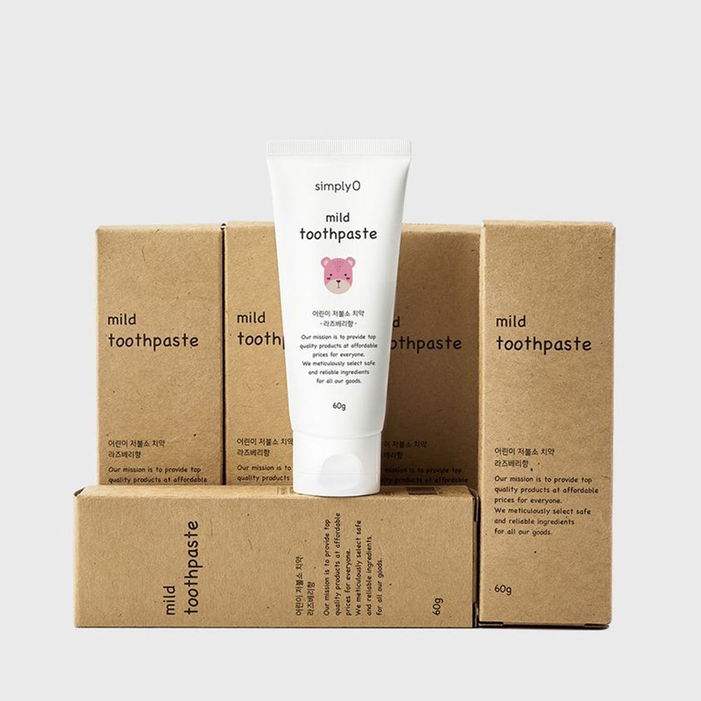 Tubo di dentifricio "simplyO mild toothpaste" e confezioni in cartone. Testo coreano e inglese. 60g.