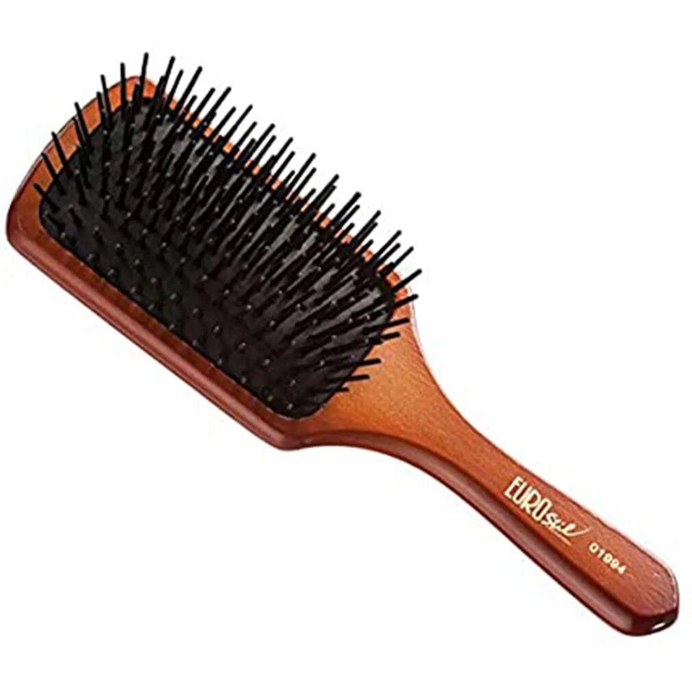 Spazzola per capelli con manico in legno e setole nere. Marchio "Eurostil" visibile.