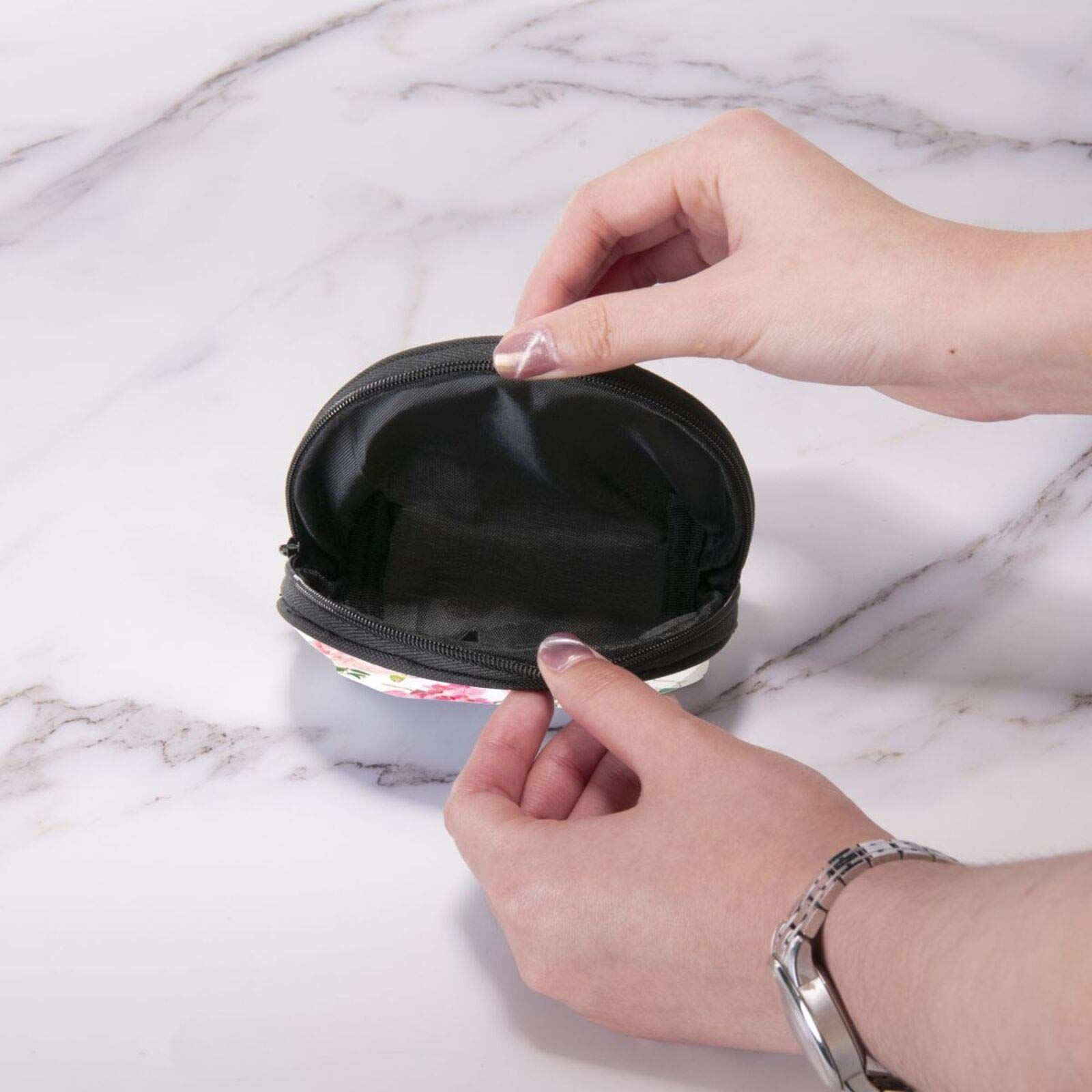 Portafoglio a mezzaluna con motivo floreale e uccello, aperto. Interno nero.