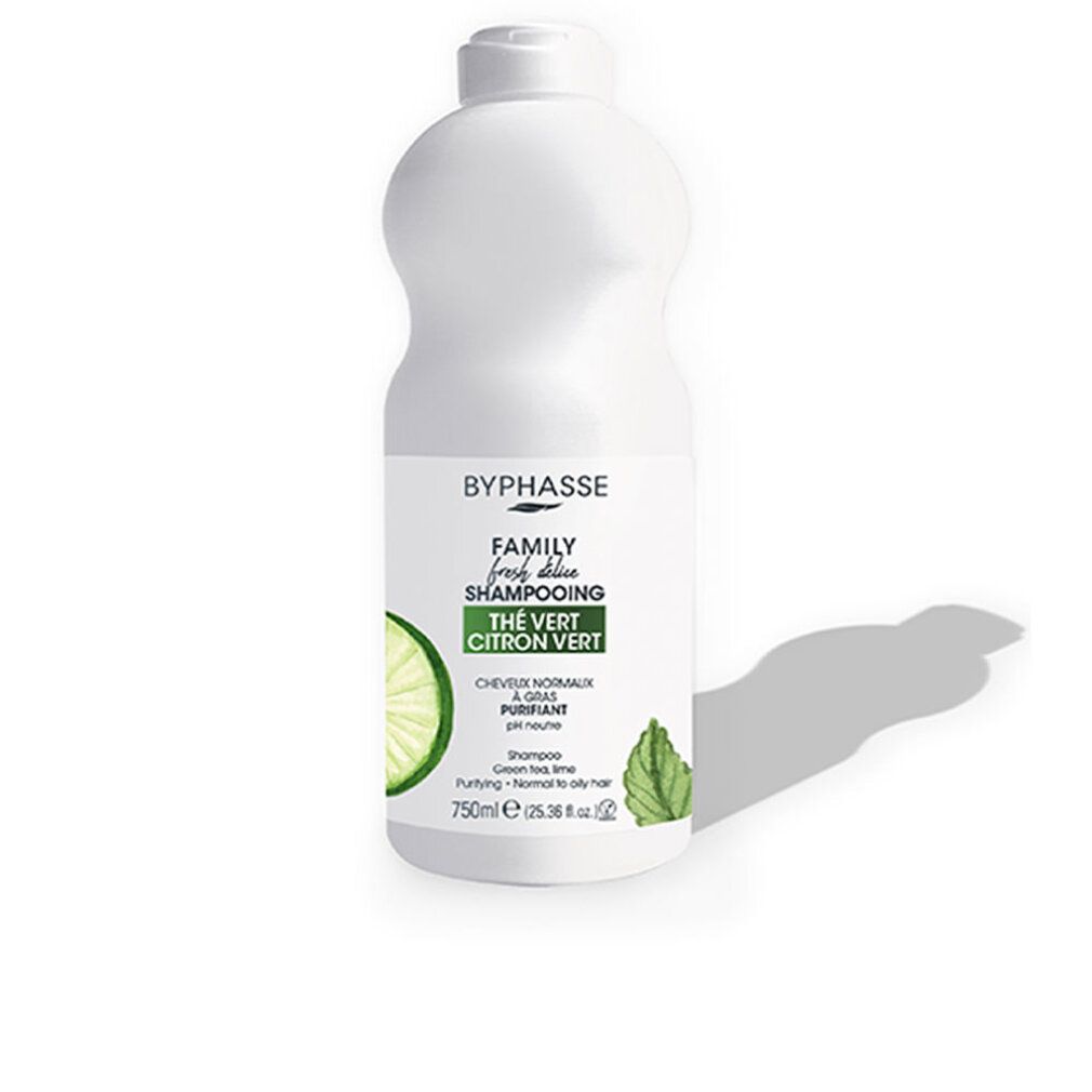 Flacone di shampoo bianco con etichetta. Scritta: Byphasse, Family Fresh Delice, Thé Vert Citron Vert. 750ml.