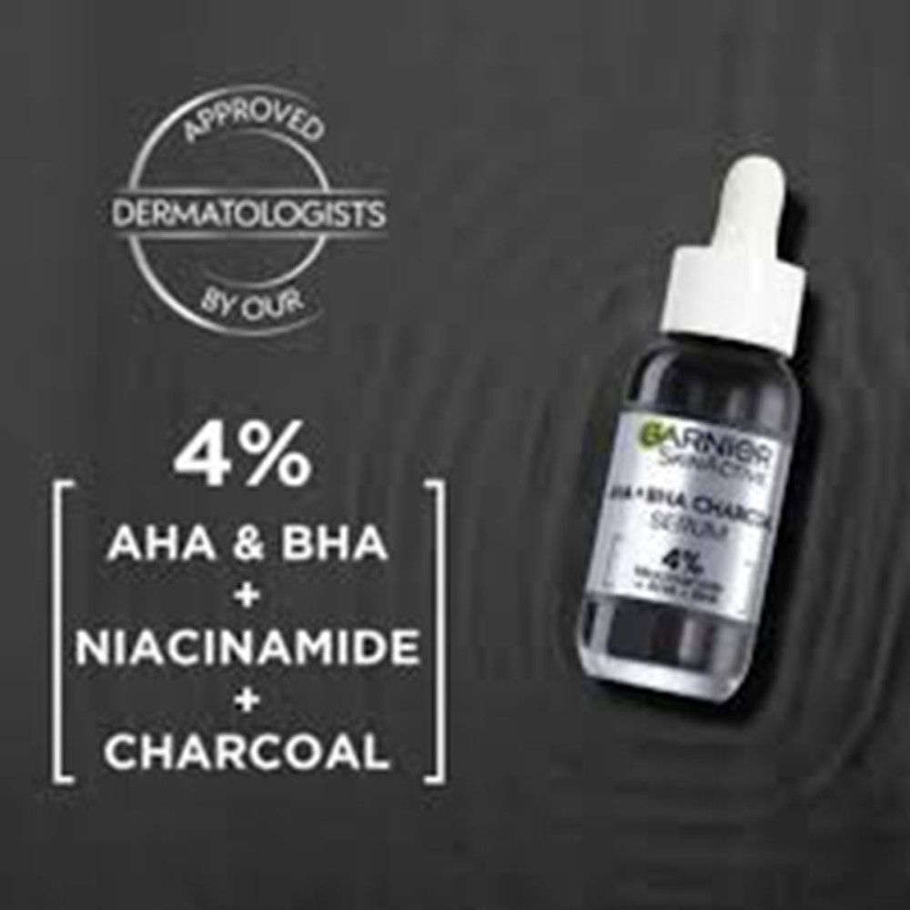 Flacone di siero con scritta: Garnier SkinActive AHA+BHA Charcoal Serum, 4% AHA & BHA + Niacinamide + Charcoal. Testato dermatologicamente.