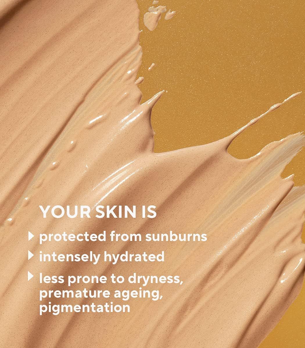 Primo piano di crema. Testo: La tua pelle è protetta dalle scottature, intensamente idratata, meno soggetta a secchezza.