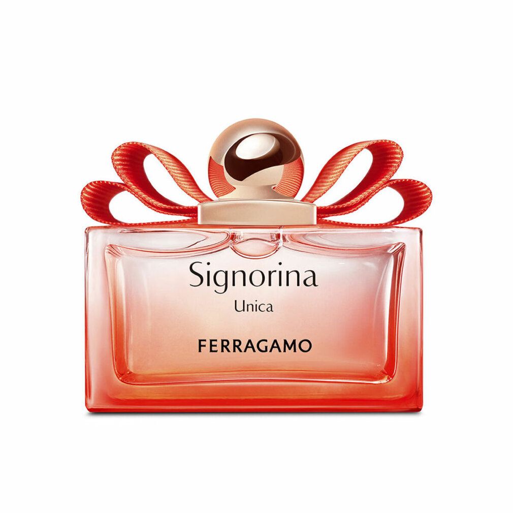 Flacone rettangolare rosa con tappo sferico e fiocco rosso. Scritta Signorina Unica e Ferragamo.