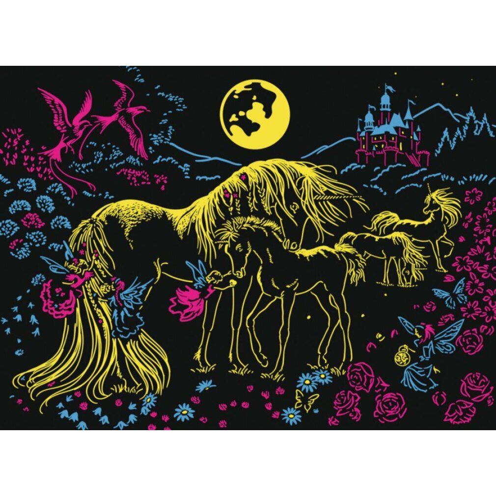 Puzzle con unicorni al chiaro di luna. Vista luminosa. Unicorni, fate, castello, luna e fiori. Sfondo nero.