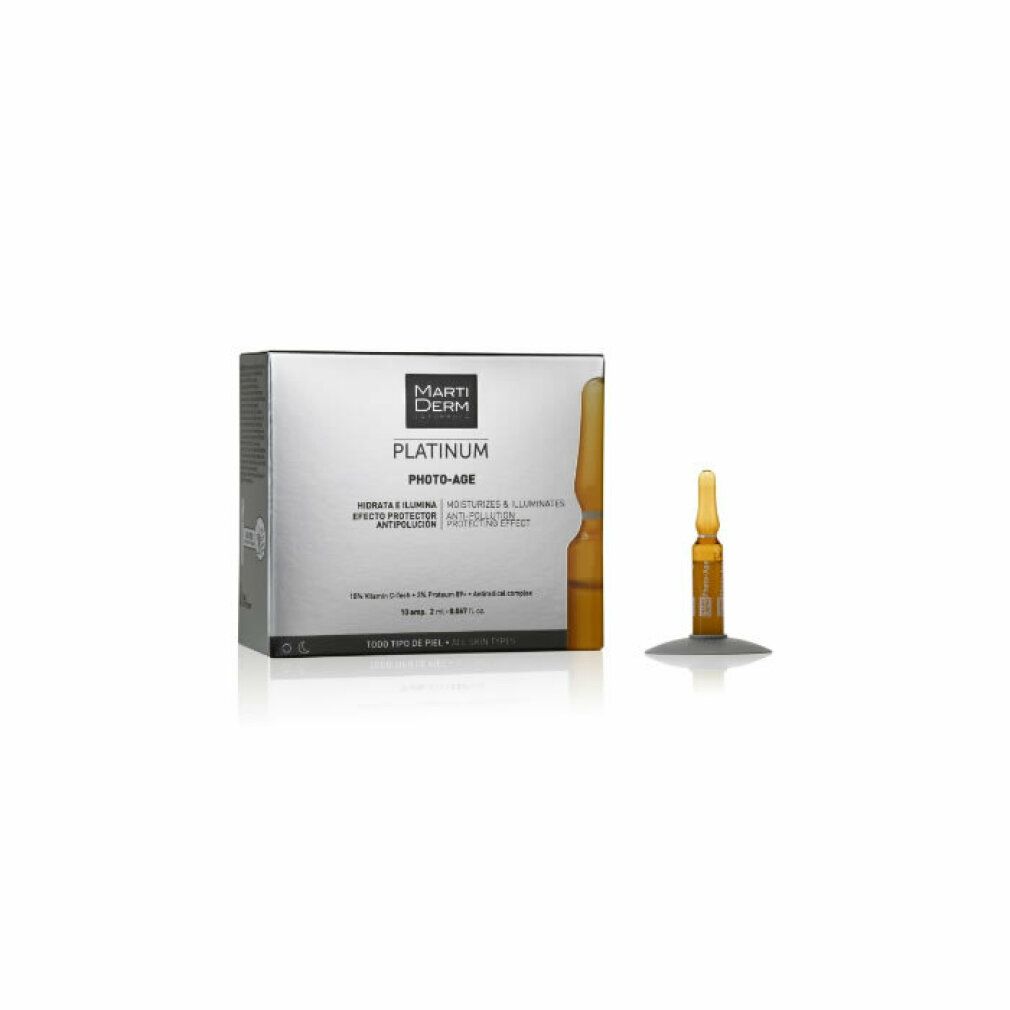 Scatola e fiala MartiDerm Platinum Photo-Age. Fiala su supporto. Testo: 'Platinum Photo-Age'.
