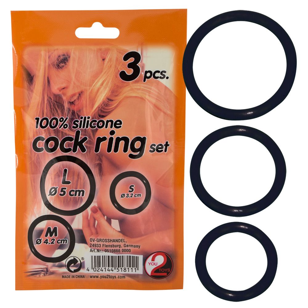 Confezione con tre anelli in silicone neri. Scritta: "cock ring set", indicazioni delle dimensioni.