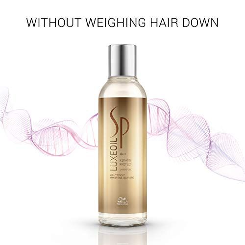 Flacone di shampoo Sebastian Professional SP Luxe Oil Keratin Protect. Etichetta dorata, tappo argentato.