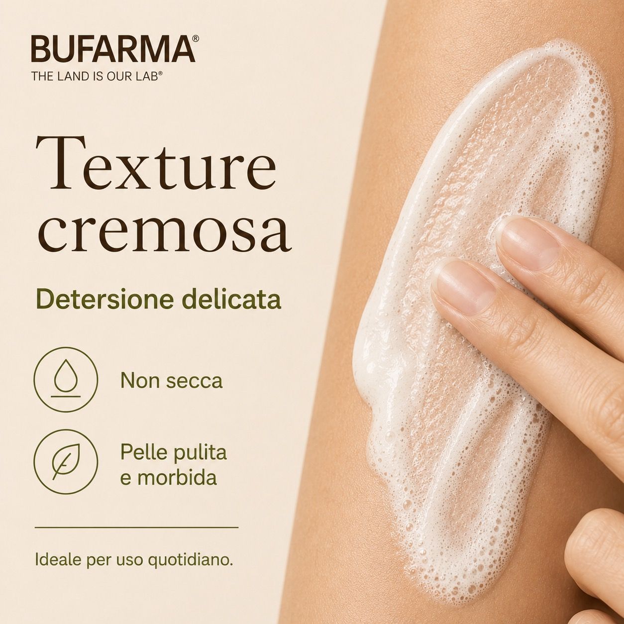 Illustrazione della texture. Testo: Texture cremosa. Detersione delicata. Non secca. Pelle pulita e morbida.