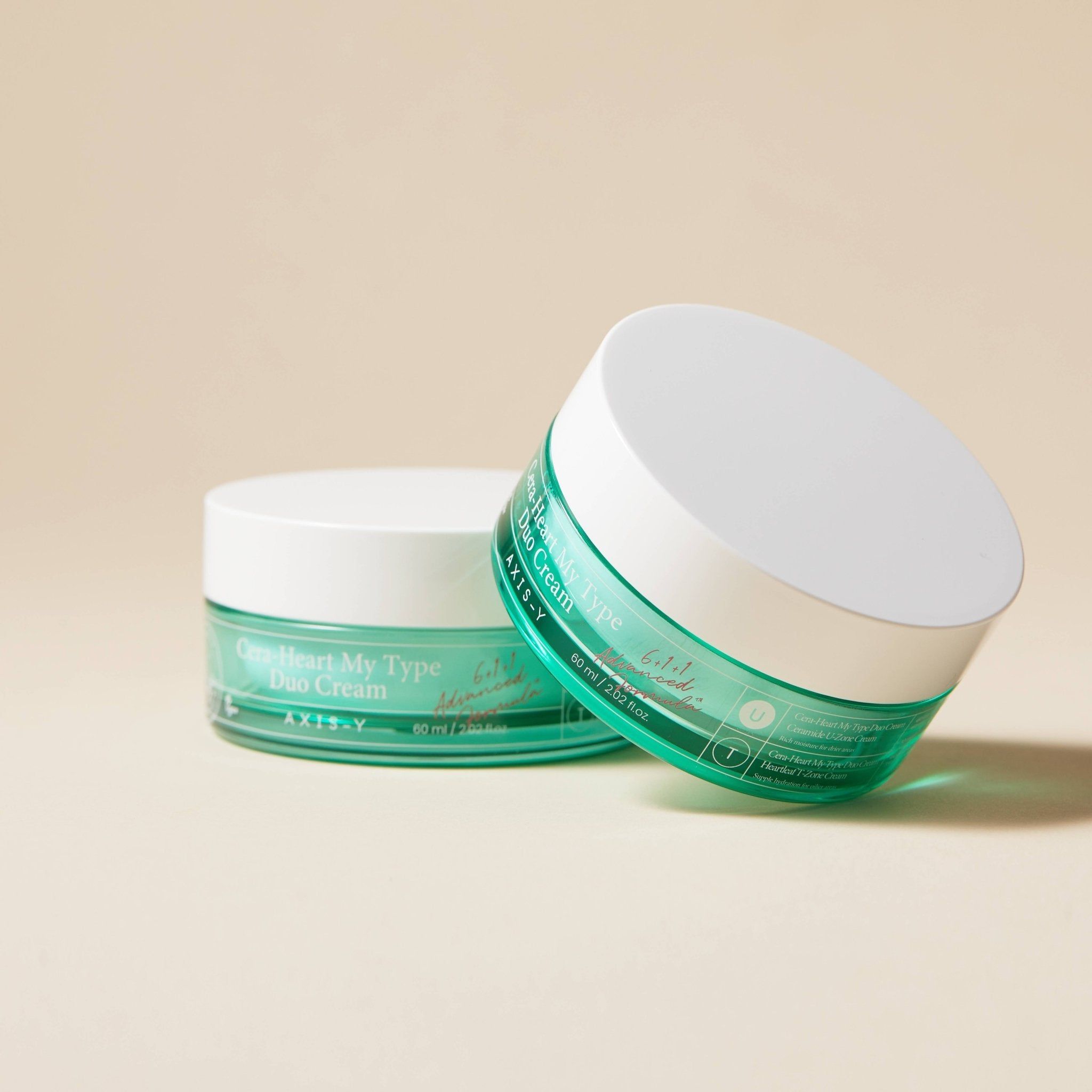 Due vasi di crema verdi con coperchi bianchi. Scritta: Cera-Heart My Type Duo Cream. Marchio: AXIS-Y. 60 ml.