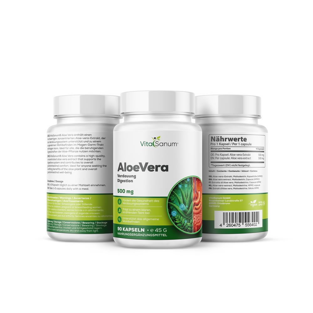 Tre flaconi bianchi con etichette. Scritta: VitaSanum Aloe Vera, 500 mg, 90 capsule. Etichette verdi e bianche con informazioni.