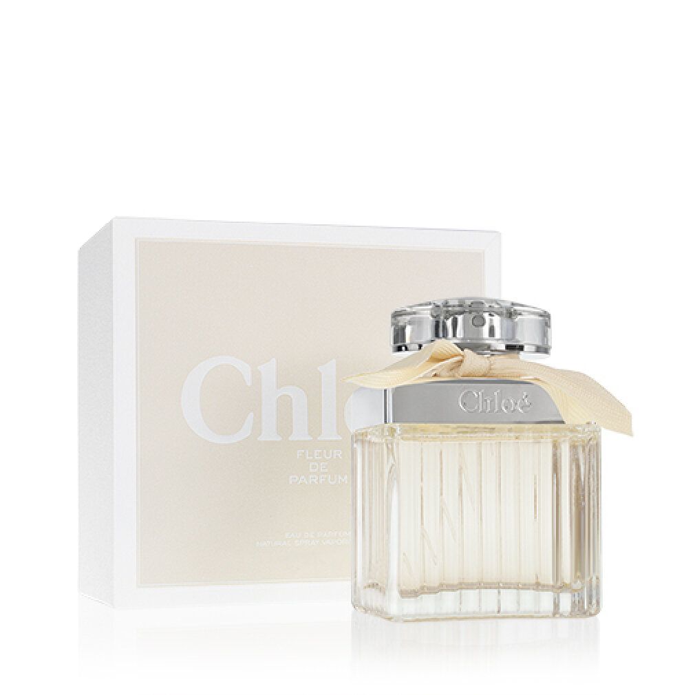 Flacone di profumo e scatola. Flacone in vetro con tappo argentato e nastro. Scatola con logo e testo.