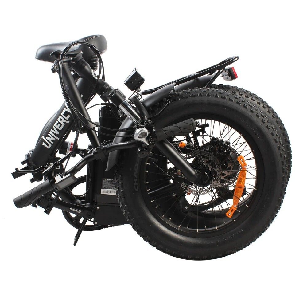 E-bike nera piegata con pneumatici larghi. Marchio Univercycle, modello B4(Eris).