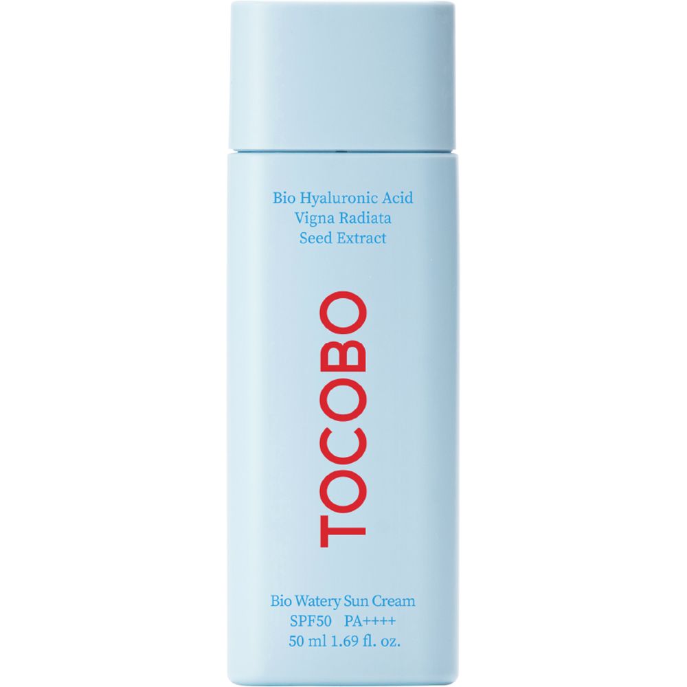 Tubo azzurro con scritta TOCOBO rossa. Testo: Bio Watery Sun Cream SPF50+ PA++++. 50 ml.